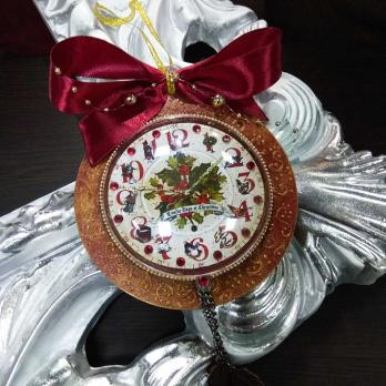 Часы новогодние Падуб